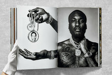 Load image into Gallery viewer, Ice Cold. A Hip-Hop Jewelry History (German, French, English)
