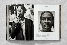 Load image into Gallery viewer, Ice Cold. A Hip-Hop Jewelry History (German, French, English)
